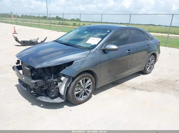 3KPF24AD8PE644988 2023 KIA FORTE - Image 2