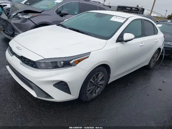 3KPF24AD8PE652959 2023 KIA FORTE - Image 2
