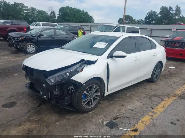 3KPF24AD8PE659281 2023 KIA FORTE - Image 2
