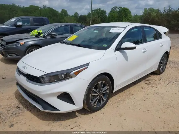 3KPF24AD8PE660592 2023 KIA FORTE - Image 2