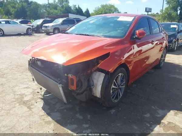 3KPF24AD8PE666733 2023 KIA FORTE - Image 2