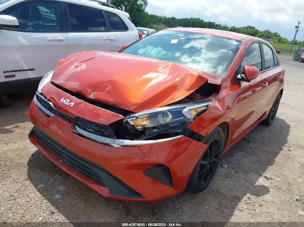 3KPF24AD8PE670796 2023 KIA FORTE - Image 2