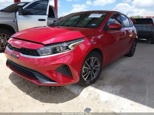 3KPF24AD8PE671575 2023 KIA FORTE - Image 2