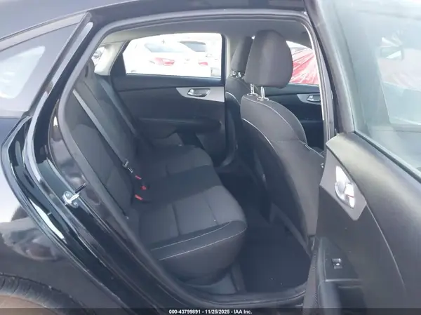 3KPF24AD8PE671897 2023 KIA FORTE - Image 8