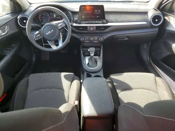 3KPF24AD8PE674010 2023 KIA FORTE - Image 8