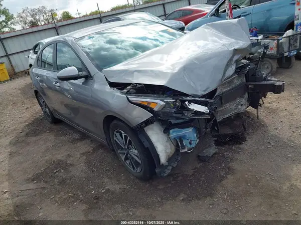 3KPF24AD8PE675254 2023 KIA FORTE - Image 1