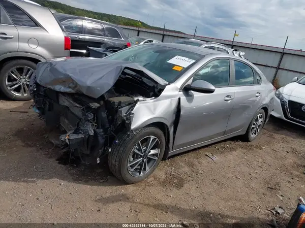 3KPF24AD8PE675254 2023 KIA FORTE - Image 2