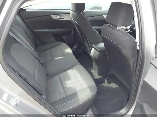 3KPF24AD8PE675254 2023 KIA FORTE - Image 8