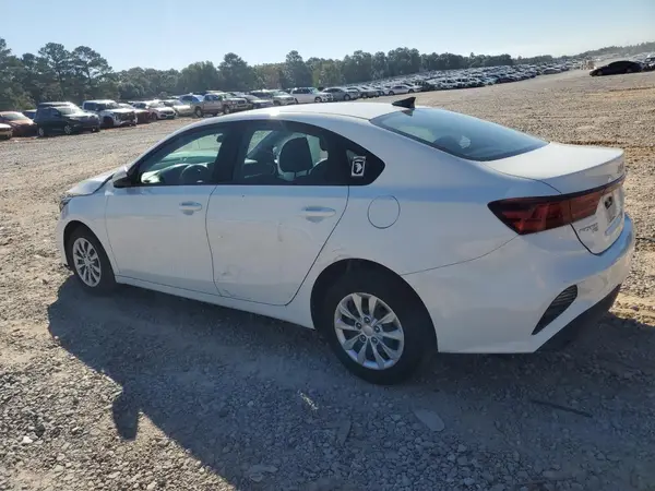 3KPF24AD8PE677750 2023 KIA FORTE - Image 2