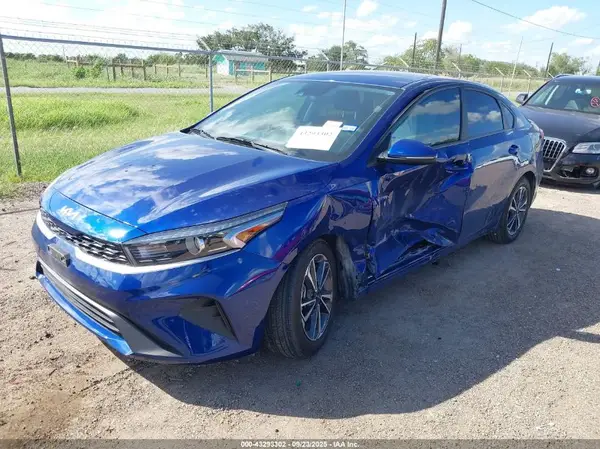 3KPF24AD8PE683578 2023 KIA FORTE - Image 2