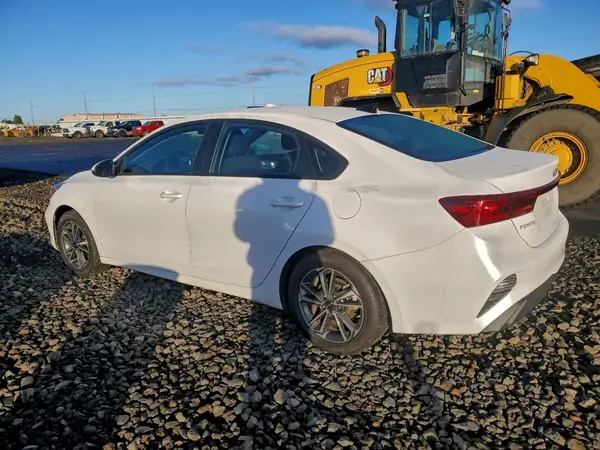 3KPF24AD8PE683824 2023 KIA FORTE - Image 2
