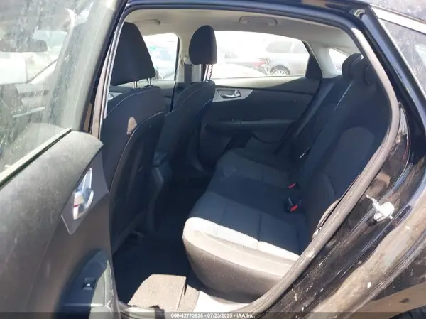 3KPF24AD8PE684388 2023 KIA FORTE - Image 8