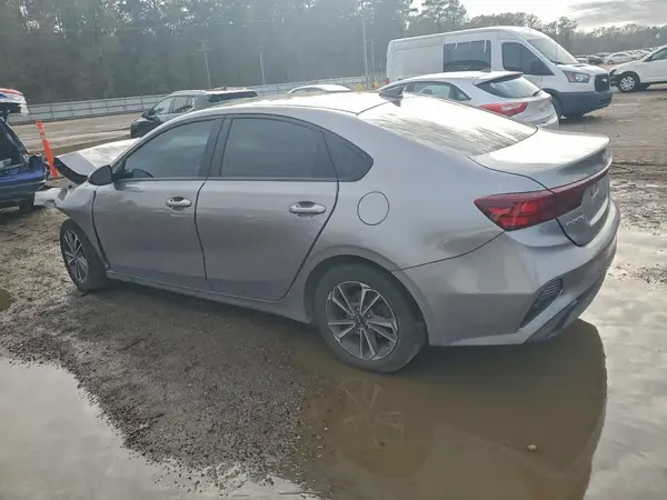 3KPF24AD8PE686870 2023 KIA FORTE - Image 2