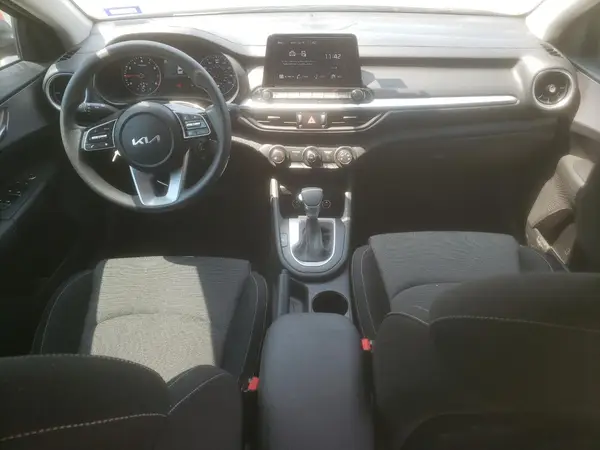3KPF24AD8PE686884 2023 KIA FORTE - Image 8