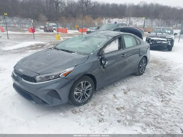 3KPF24AD8PE686996 2023 KIA FORTE - Image 2