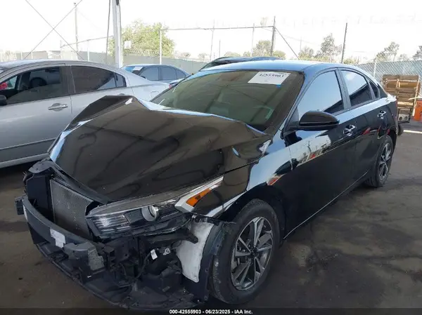 3KPF24AD8PE687338 2023 KIA FORTE - Image 2