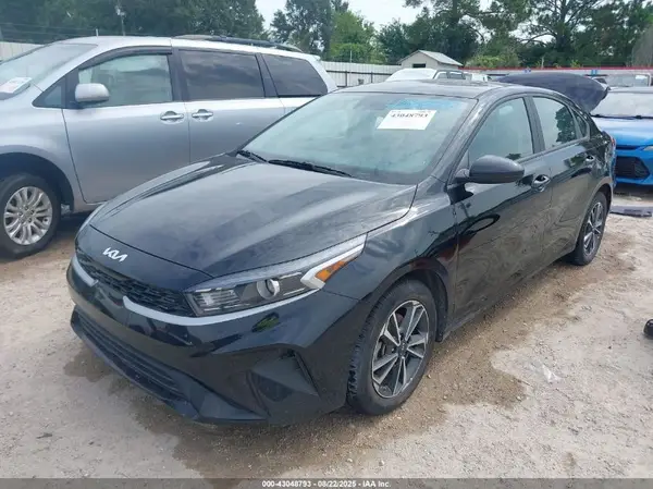 3KPF24AD8PE687775 2023 KIA FORTE - Image 2