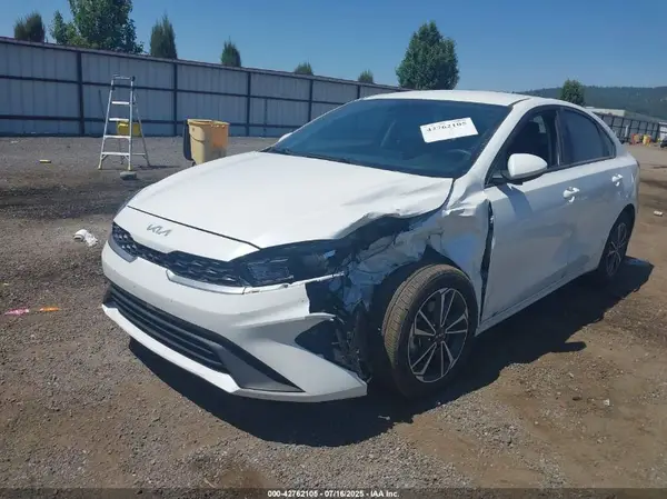 3KPF24AD8PE694581 2023 KIA FORTE - Image 2