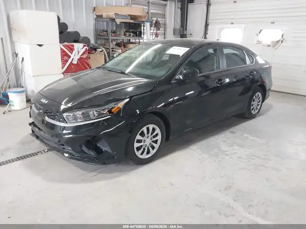 3KPF24AD8RE694941 2024 KIA FORTE - Image 2
