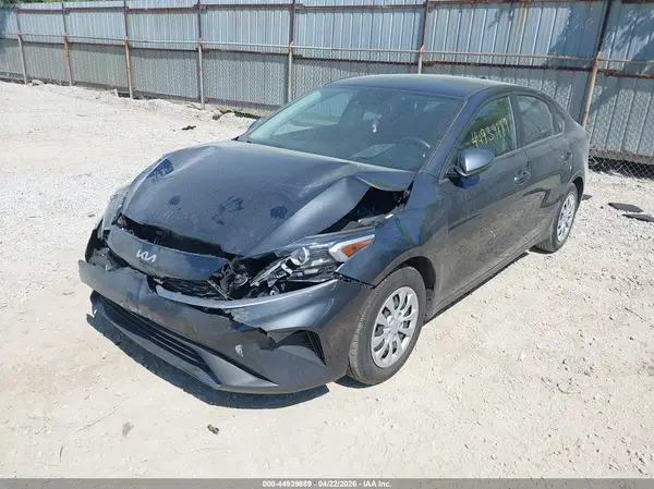 3KPF24AD8RE695393 2024 KIA FORTE - Image 2