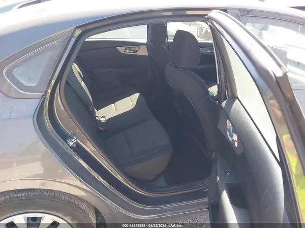 3KPF24AD8RE695393 2024 KIA FORTE - Image 8