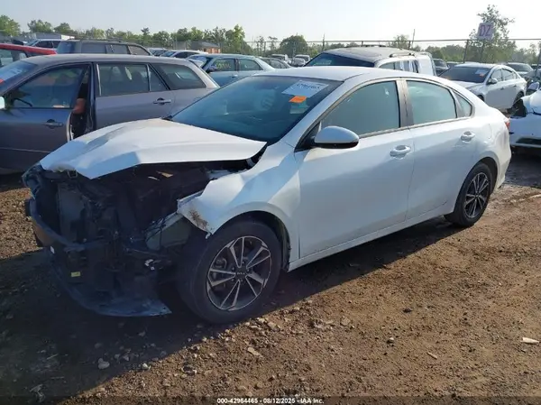 3KPF24AD8RE695667 2024 KIA FORTE - Image 2