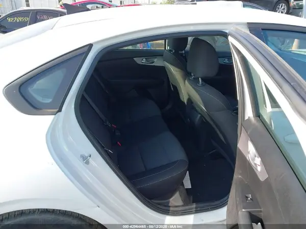 3KPF24AD8RE695667 2024 KIA FORTE - Image 8