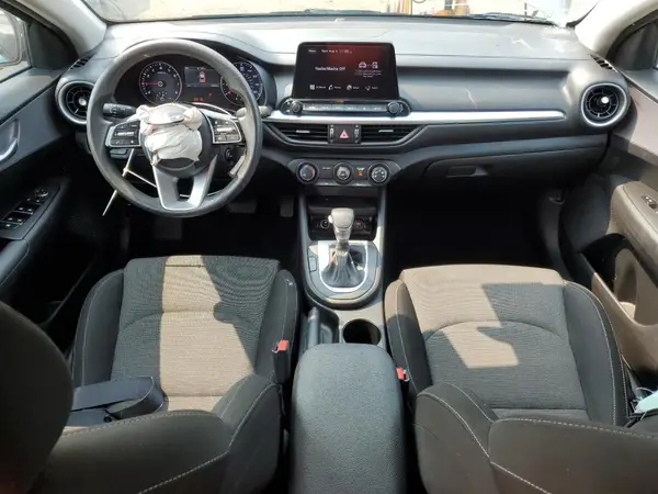 3KPF24AD8RE698472 2024 KIA FORTE - Image 8