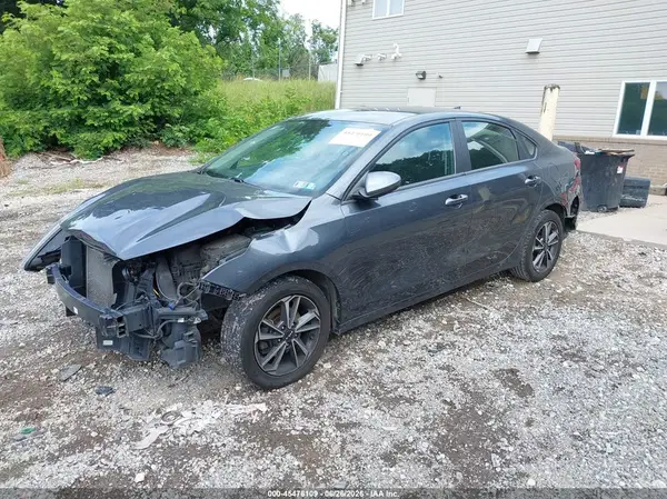 3KPF24AD8RE698679 2024 KIA FORTE - Image 2