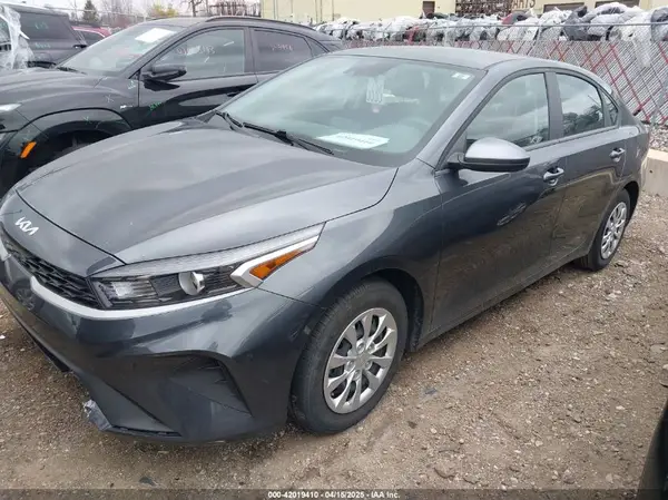 3KPF24AD8RE699153 2024 KIA FORTE - Image 2