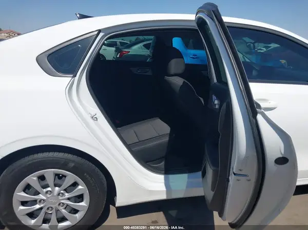 3KPF24AD8RE699461 2024 KIA FORTE - Image 8