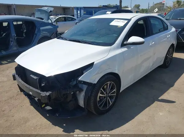 3KPF24AD8RE701807 2024 KIA FORTE - Image 2