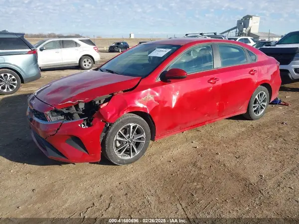 3KPF24AD8RE702827 2024 KIA FORTE - Image 2