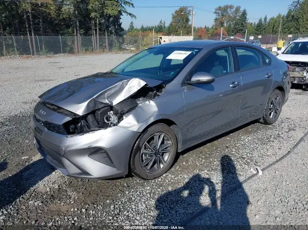 3KPF24AD8RE703752 2024 KIA FORTE - Image 2