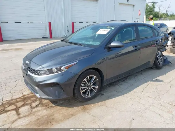 3KPF24AD8RE704903 2024 KIA FORTE - Image 2