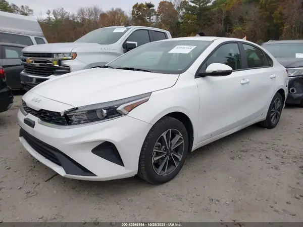 3KPF24AD8RE708076 2024 KIA FORTE - Image 2
