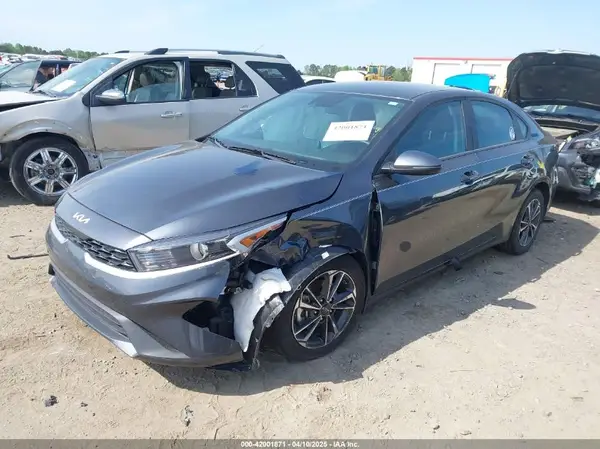 3KPF24AD8RE709311 2024 KIA FORTE - Image 2