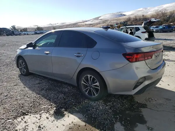 3KPF24AD8RE713276 2024 KIA FORTE - Image 2