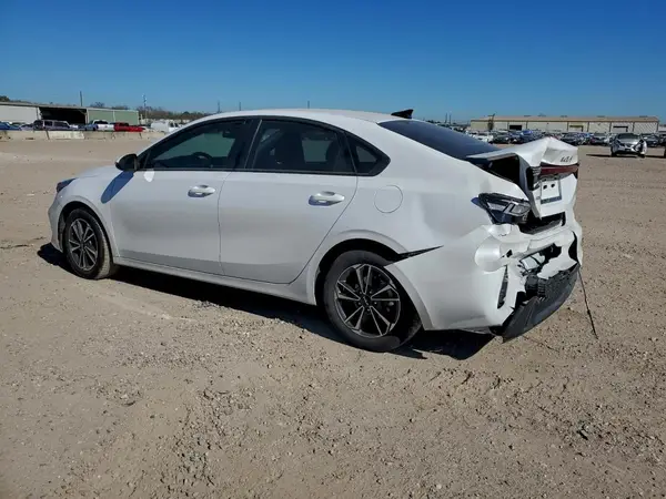 3KPF24AD8RE716078 2024 KIA FORTE - Image 2
