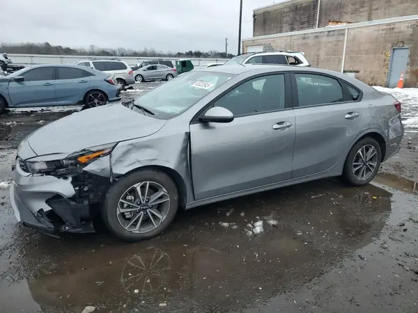 3KPF24AD8RE716887 2024 KIA FORTE - Image 1