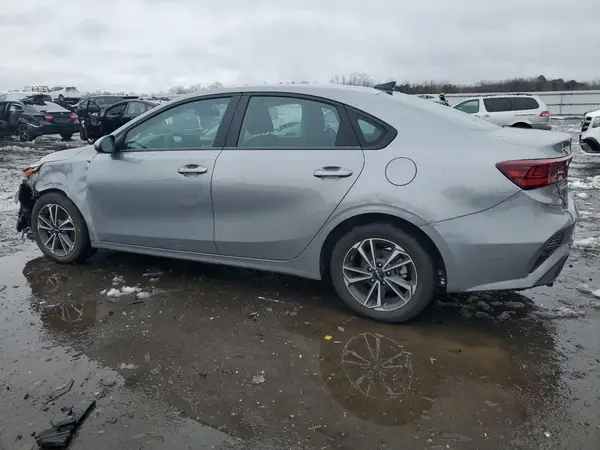 3KPF24AD8RE716887 2024 KIA FORTE - Image 2
