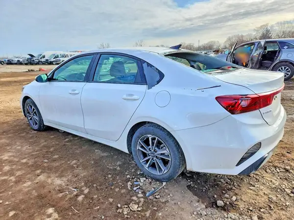 3KPF24AD8RE719756 2024 KIA FORTE - Image 2