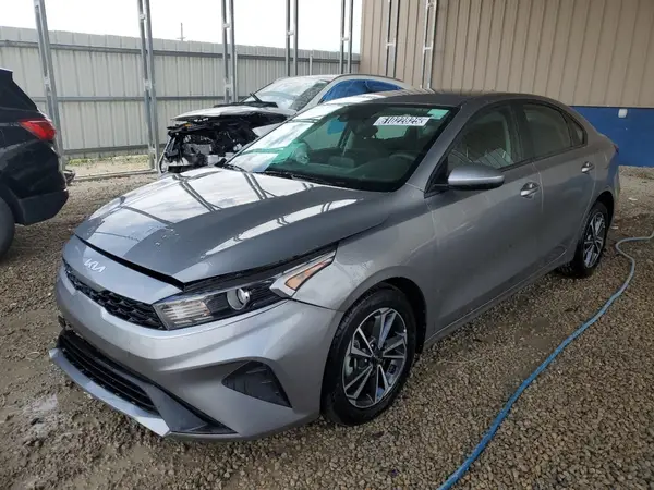 3KPF24AD8RE720082 2024 KIA FORTE - Image 1