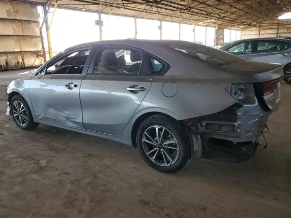 3KPF24AD8RE723323 2024 KIA FORTE - Image 2