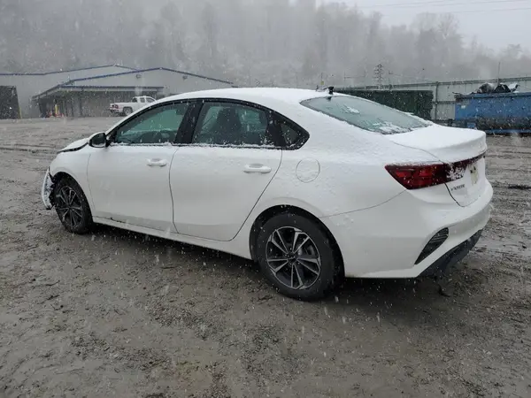 3KPF24AD8RE723922 2024 KIA FORTE - Image 2