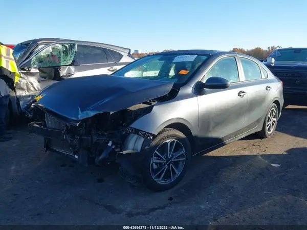 3KPF24AD8RE724391 2024 KIA FORTE - Image 2
