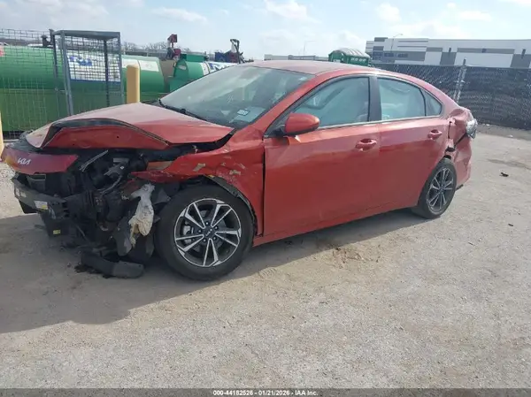 3KPF24AD8RE725671 2024 KIA FORTE - Image 2