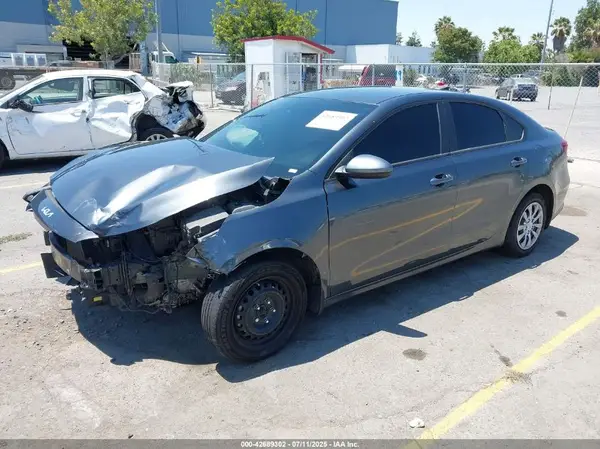 3KPF24AD8RE725721 2024 KIA FORTE - Image 2