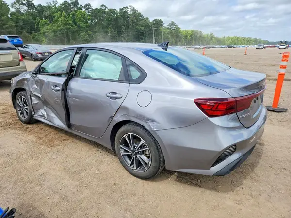3KPF24AD8RE726299 2024 KIA FORTE - Image 2