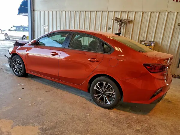 3KPF24AD8RE727758 2024 KIA FORTE - Image 2